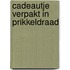 Cadeautje verpakt in prikkeldraad