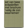 Set van twee eclipsbrillen met brochure 'Veilig de zon waarnemen' door Rob Walrecht
