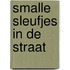 Smalle sleufjes in de straat