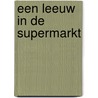 Een leeuw in de supermarkt door Mikel Valverde