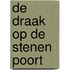 de draak op de stenen poort