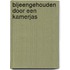 Bijeengehouden door een kamerjas