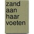 Zand aan haar voeten