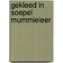 Gekleed in soepel Mummieleer