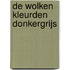 De wolken kleurden donkergrijs
