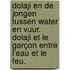 Dolaji en de jongen tussen water en vuur. Dolaji et le garçon entre l’eau et le feu.