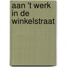 Aan 't werk in de winkelstraat by Eva Mulder