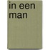 In een man
