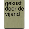 Gekust door de vijand door Jules Bennett