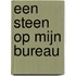 Een steen op mijn bureau